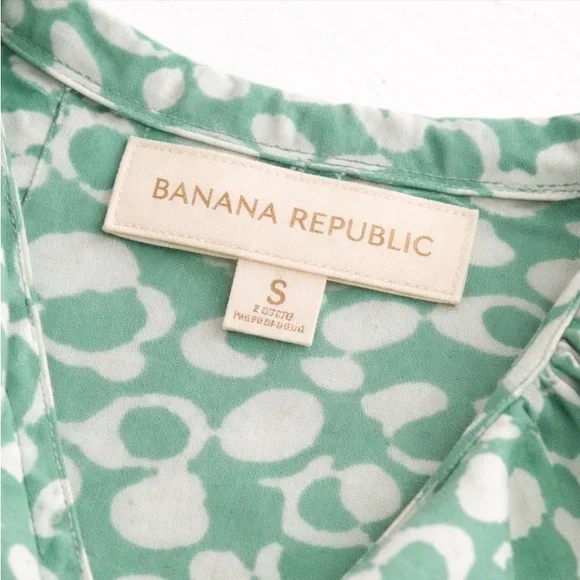 Green Floral Ruffle V-Neck Top - Picture 2 of 6